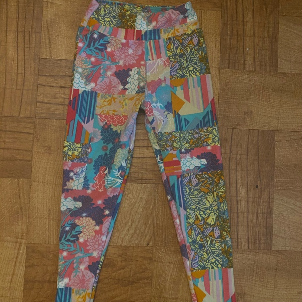 NEW LISTING - Lularoe leggings size S/M